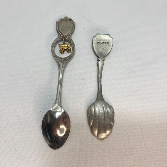 Set of Two Oklahoma State Souvenir Spoons Cowboy Hall of Fame Wagon Tulsa Pewter - Picture 2 of 12